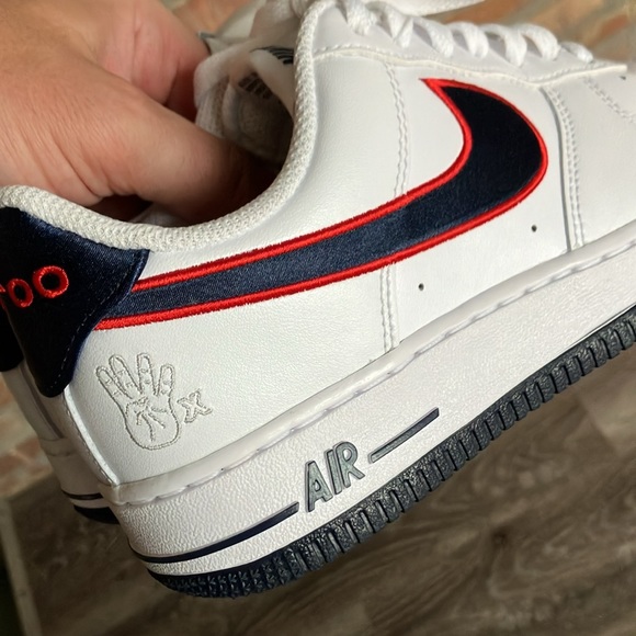 Nike - Picture 14 of 17